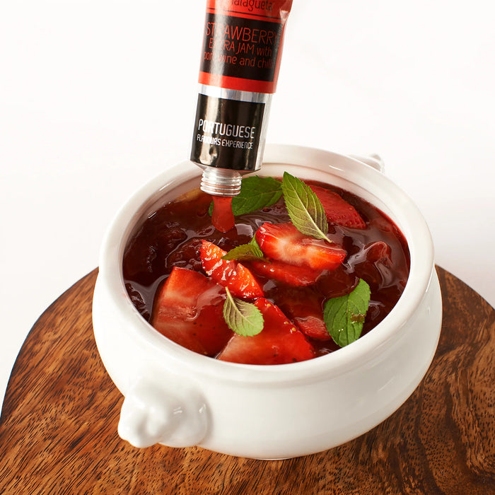 Strawberry Extra Jam with Liqueur Wine and Chilli - meia.dúzia®